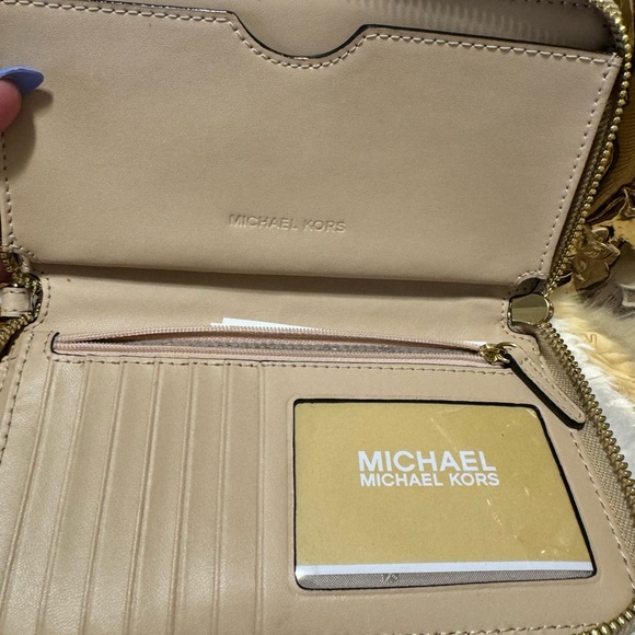 Micheal Kors Limited Edition Gold Bag - Picture 5 of 6
